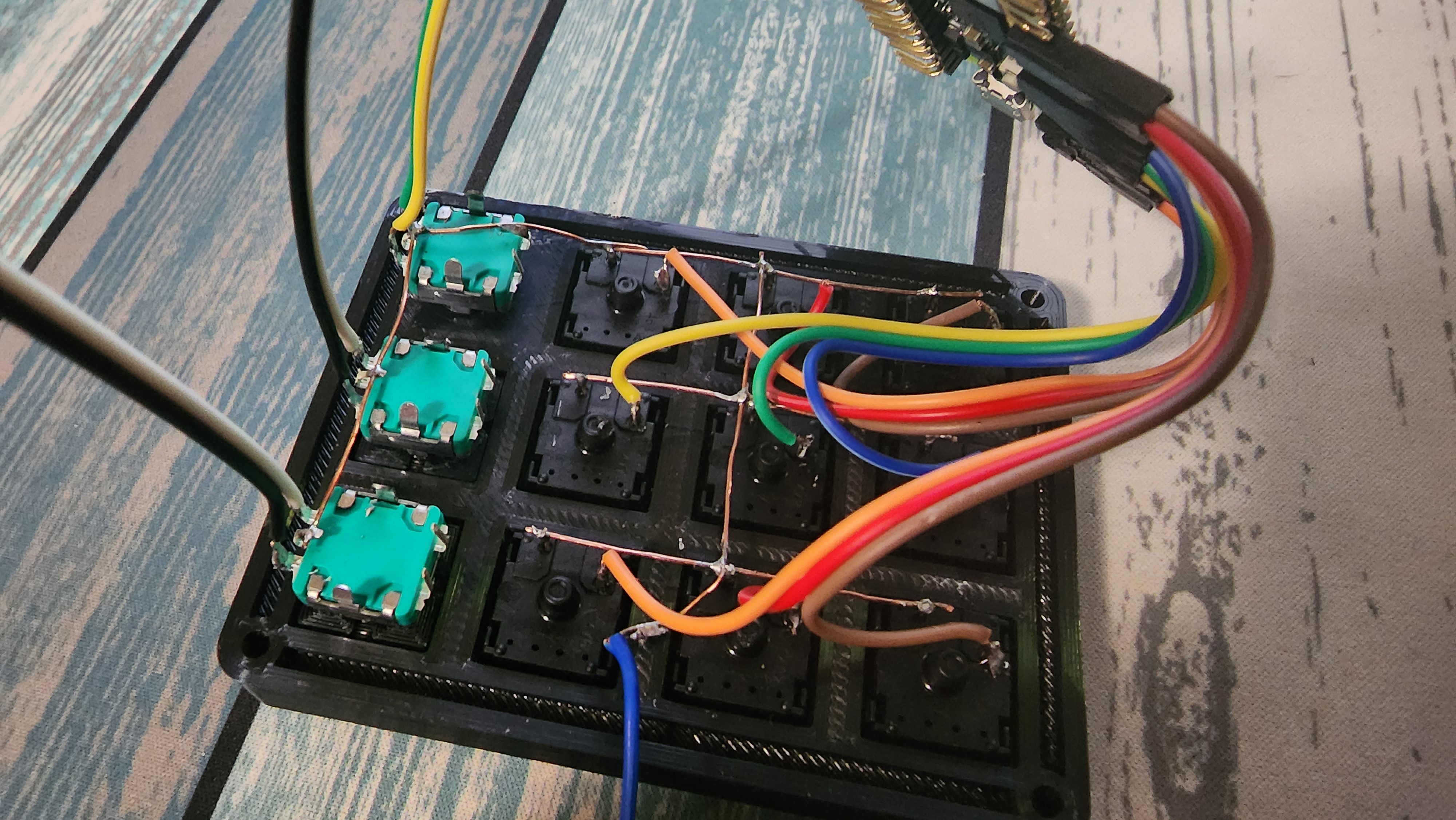 Internal switch and rotary encoder hardware used in the macro controller